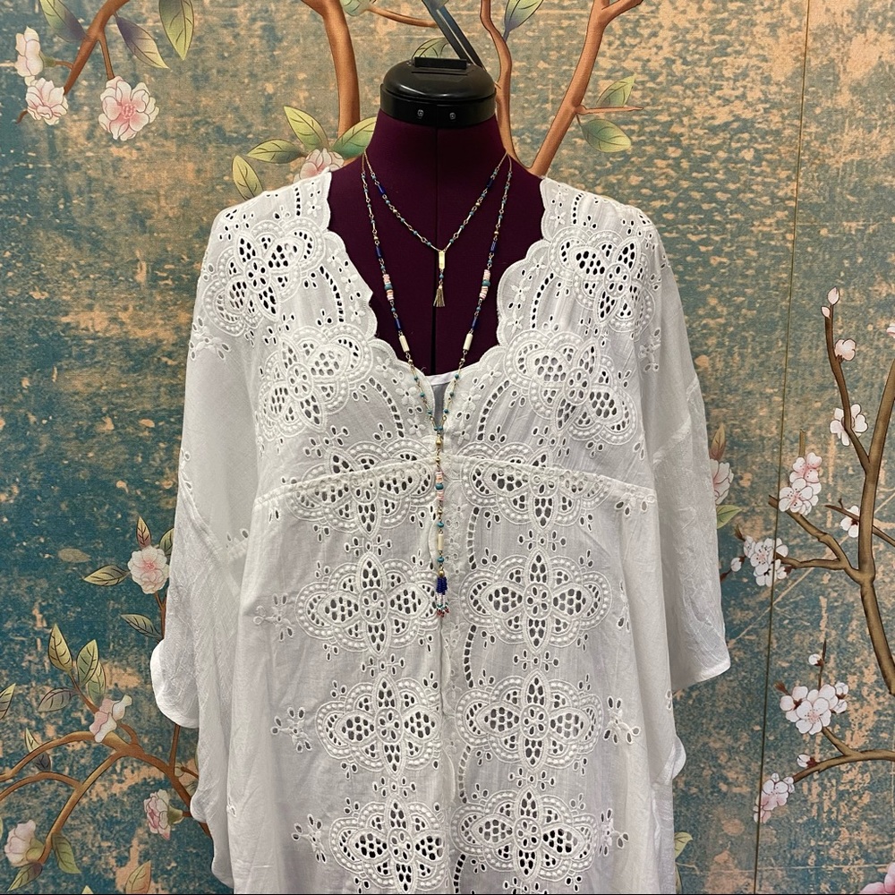 NWT Umgee White Poncho Blouse - Picture 2 of 9